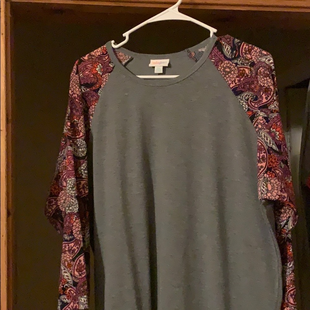 Lularoe.   2x randy shirt
